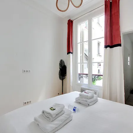 1 Bdr 2 P - Parc Monceau Appartement Paris