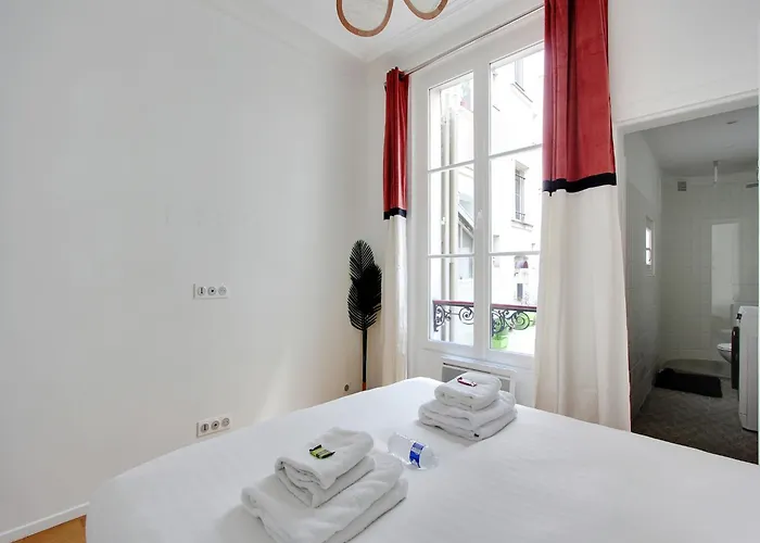 1 Bdr 2 P - Parc Monceau Апартаменты Париж